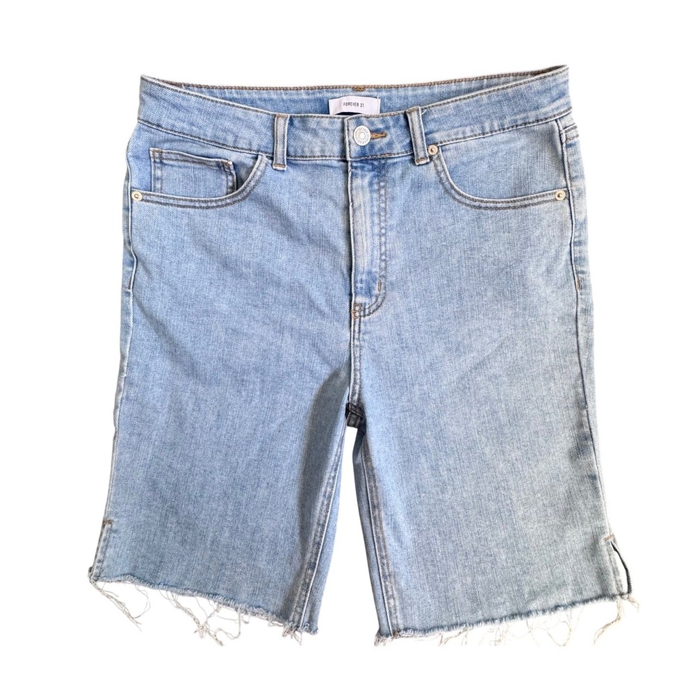 Forever 21 Women Light Wash Denim Bermuda Shorts Raw Hem High Rise Size‎ 27